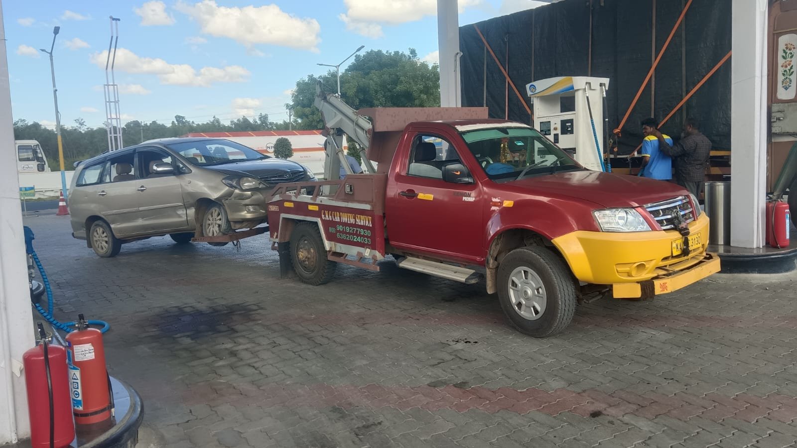 Sedan and SUV car towing service